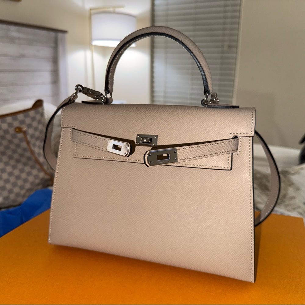 Elegant Cream Handbag